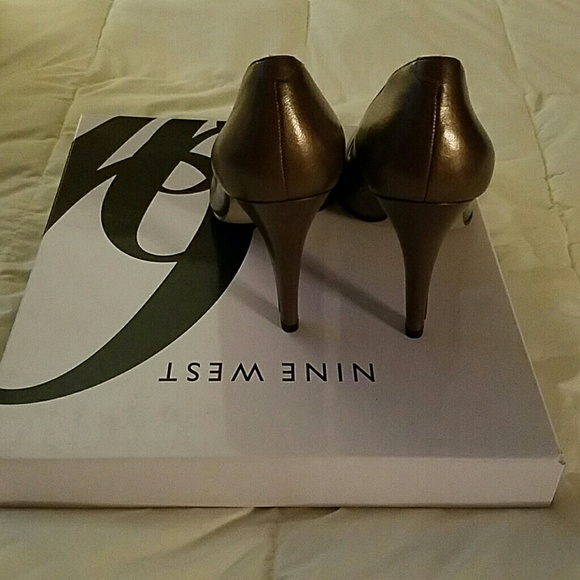 NEW☆Nine West Lucero Leather Pumps - Picture 3 of 4